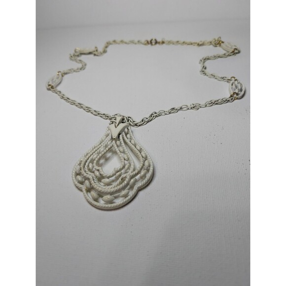 Trifari Metal necklace White enamel 24" + 2 1/2 - Picture 3 of 4
